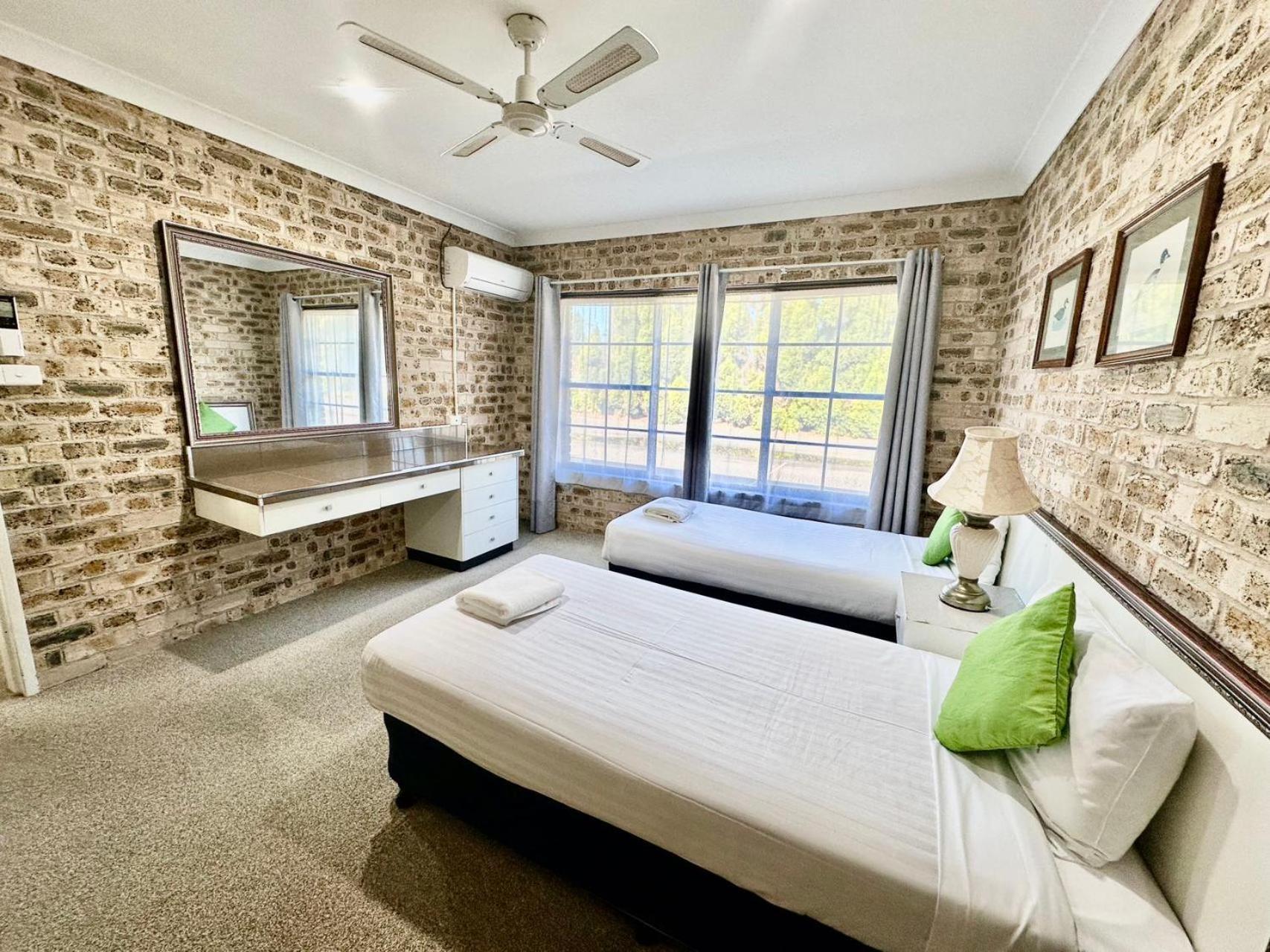 Sir Francis Drake Motel Heatherbrae Dış mekan fotoğraf